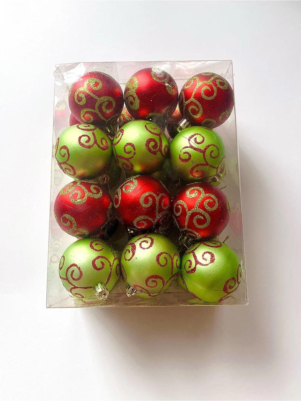 🎄 like new 24 count red + green christmas bulb ornaments